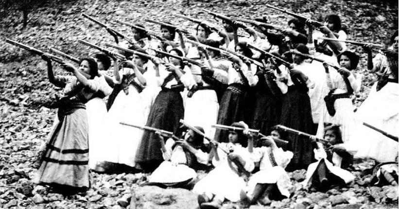 ENTRE ENAGUAS, CHALES, RIFLES Y CARRILLERAS: EL PAPEL DE LA MUJER EN LA REVOLUCIÓN&nbsp;MEXICANA