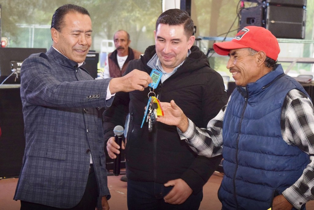 POR PRIMERA VEZ ATLACOMULCO CELEBRA Y FESTEJA A LOS PAPÁS DEL&nbsp;MUNICIPIO