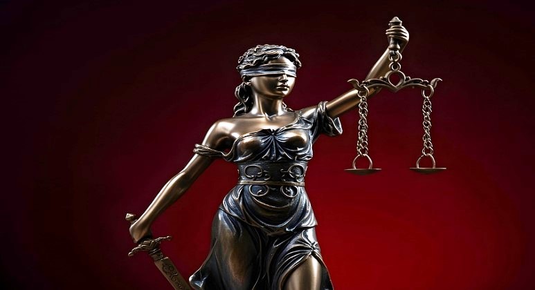 MÁS ALLÁ DE LA&nbsp;TOGA