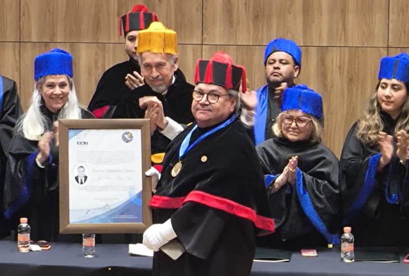 DOCTOR HONORIS CAUSA A PATRICIO PATIÑO&nbsp;ARIAS