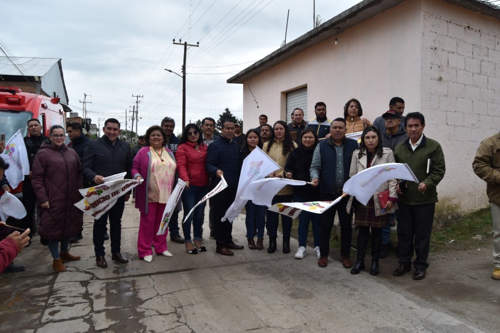 ARRANCA LA PAVIMENTACIÓN DE LA CALLE INDEPENDENCIA EN EJIDO DE SANTA CRUZ BOMBATEVI ASÍ COMO LA CONSTRUCCIÓN DE BARDA PERIMETRAL EN PRIMARIA DE&nbsp;DIXIMOXI
