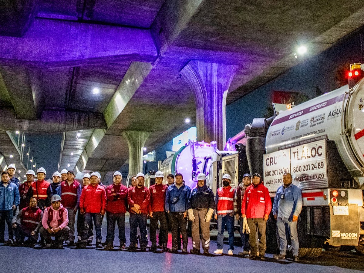 CON EL RETIRO DE 1900 METROS CÚBICOS DE LODO Y BASURA, GOBIERNO DEL EDOMÉX AVANZA 60% LOS TRABAJOS DE DESAZOLVE EN PERIFÉRICO&nbsp;NORTE