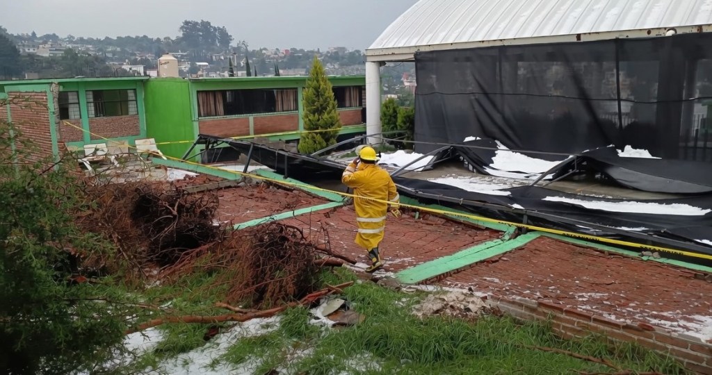 GRANIZADA PROVOCA DAÑOS EN ESCUELAS, COMERCIOS Y VIALIDADES DE ATLACOMULCO: INFORMA AYUNTAMIENTO A TRAVÉS DE PROTECCIÓN&nbsp;CIVIL