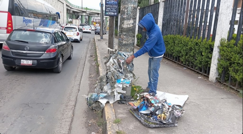 ATLACOMULCO REFUERZA ORDEN URBANO CON RETIRO DE PROPAGANDA EN&nbsp;POSTES