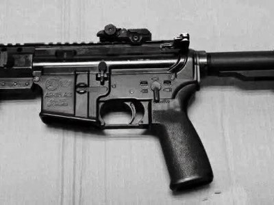 EN ATLACOMULCO ATIENDEN REPORTE POR VIOLENCIA DE GÉNERO Y ASEGURAN UN ARMA aR-15; HAY DOS&nbsp;DETENIDOS