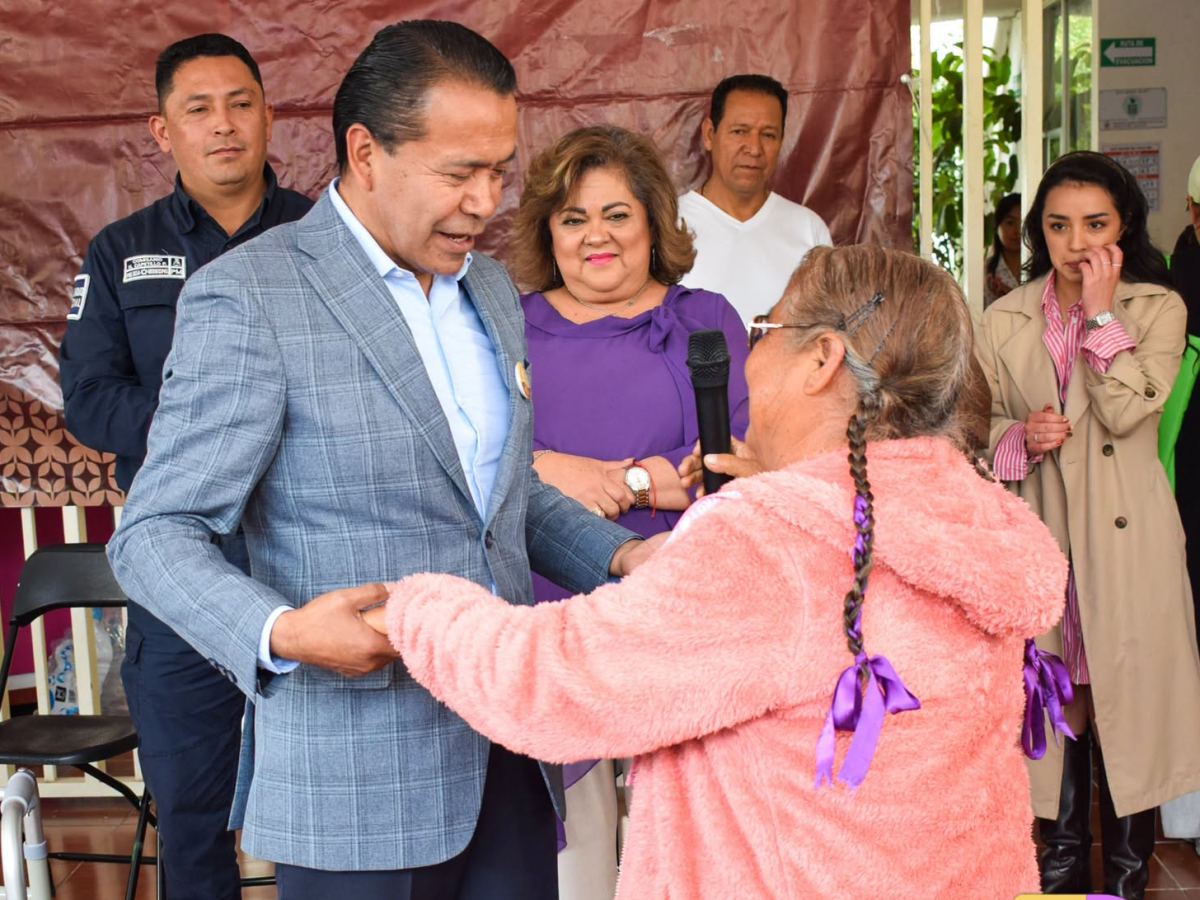 ENTREGAN SILLAS DE RUEDAS Y ANDADERAS A ADULTOS MAYORES DE&nbsp;ATLACOMULCO